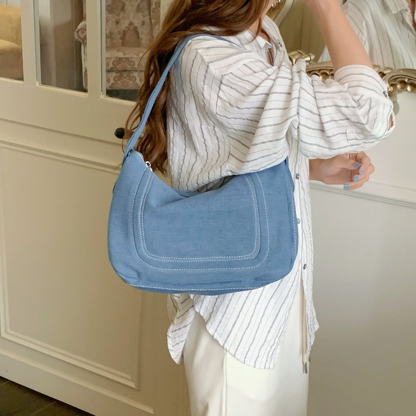 Borsa a tracolla in denim goffrato