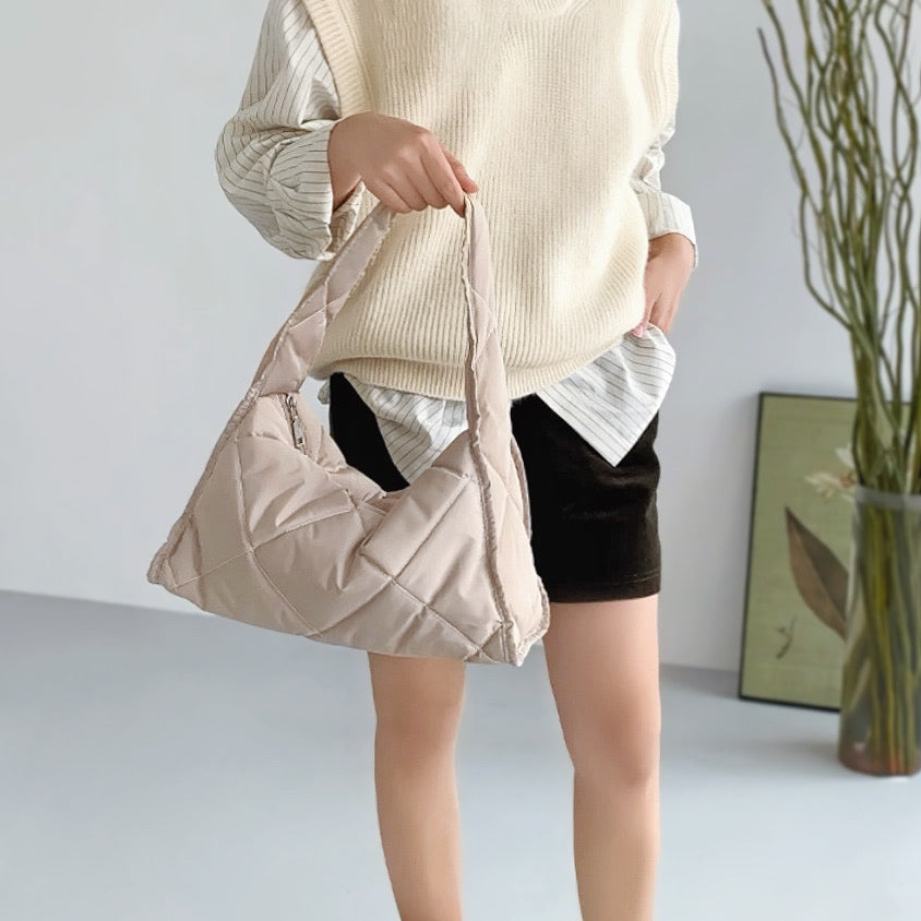 Trapeztasche mit Rautensteppung