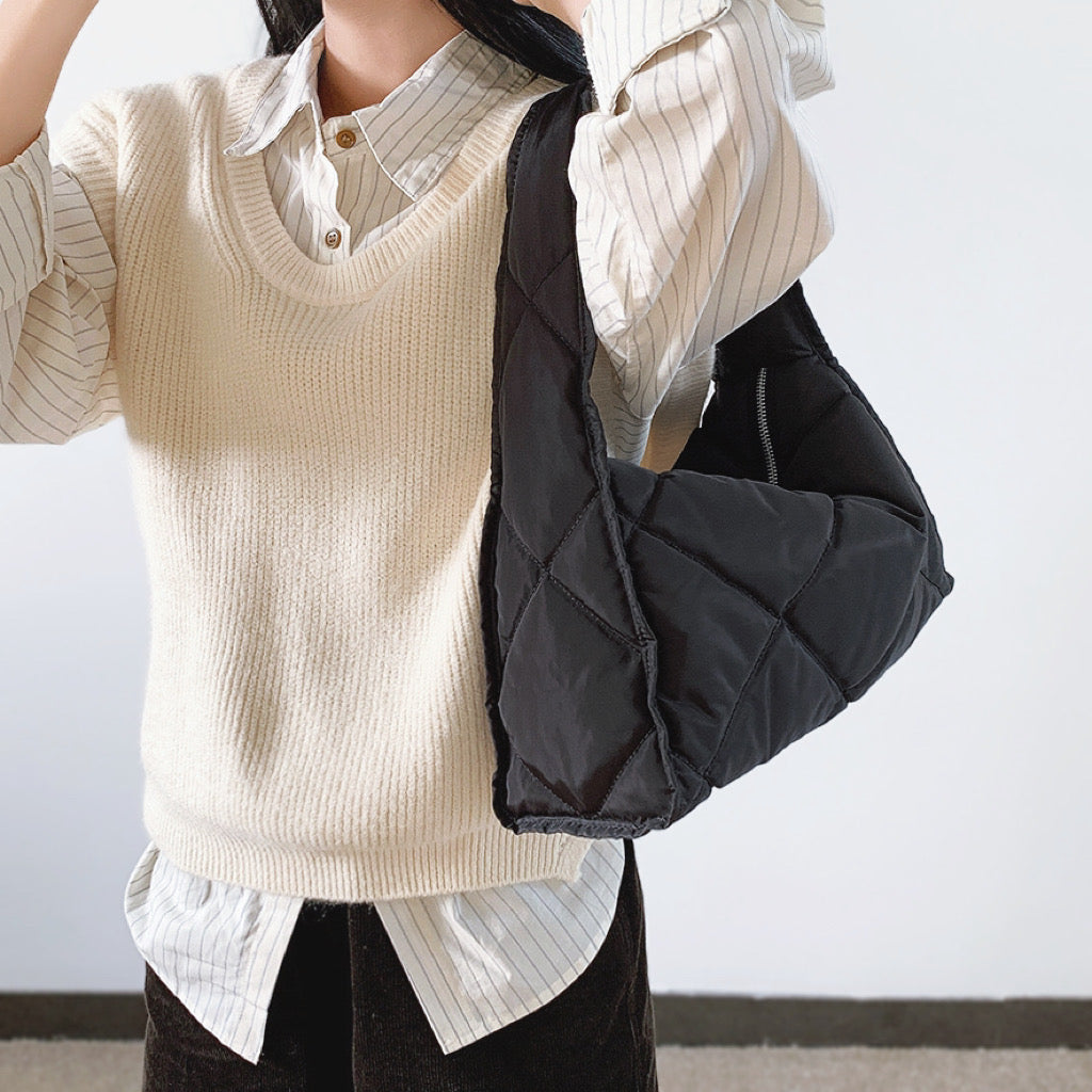 Trapeztasche mit Rautensteppung