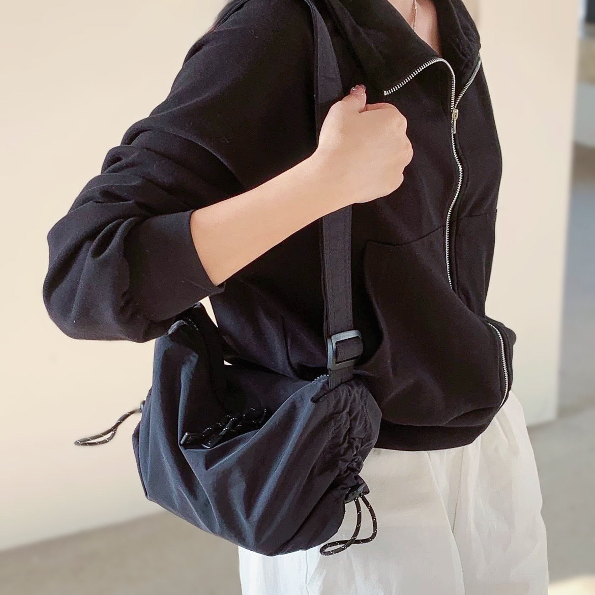 Borsa a tracolla con coulisse plissettata