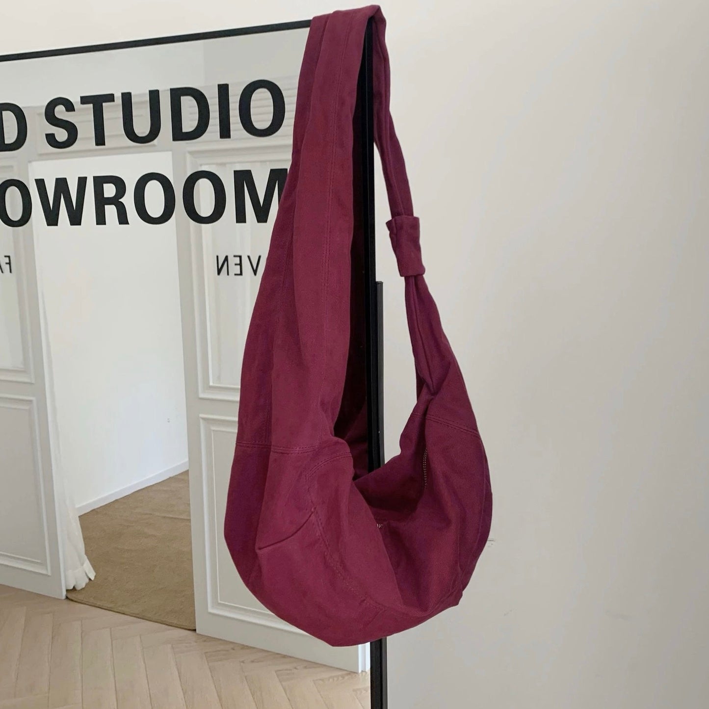 Borsa a mezzaluna in velluto a coste