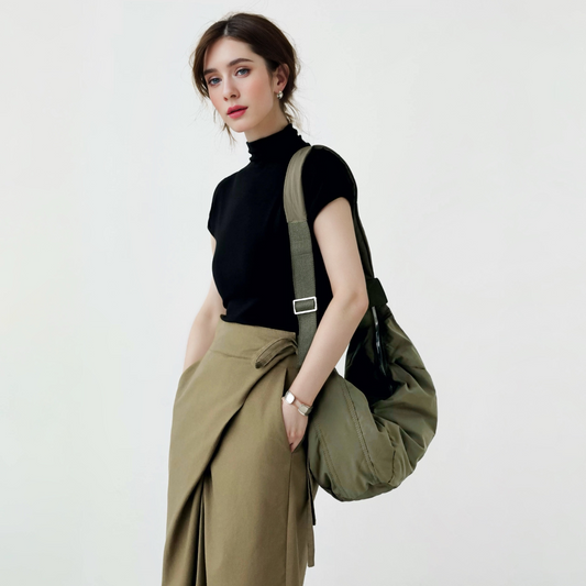 Borsa a mezzaluna elegante in giunco