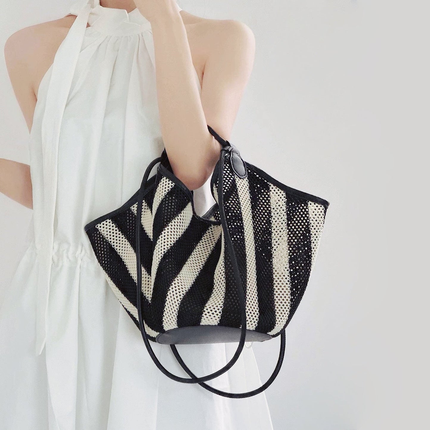 Borsa a cestino a righe bianche e nere