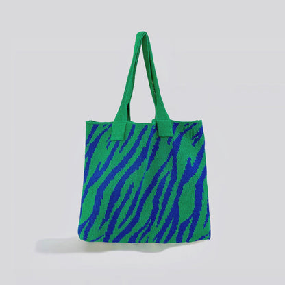 Gestrickte Tragetasche mit Zebra-Print