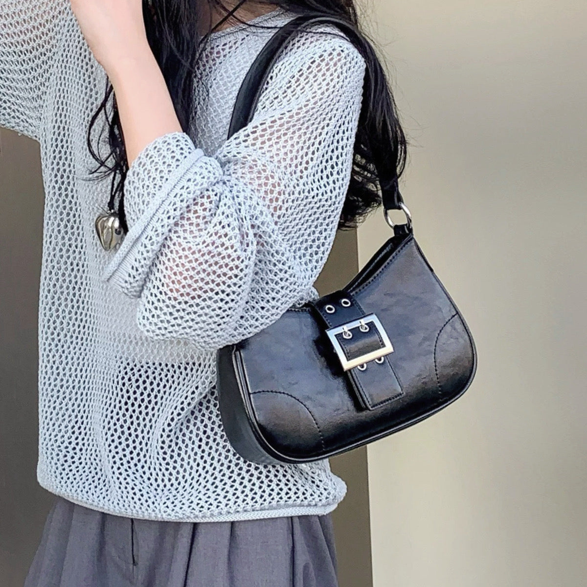 Borsa a tracolla Hobo in pelle con fibbia 
