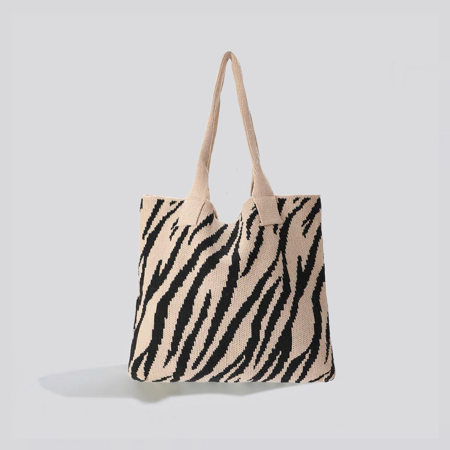 Gestrickte Tragetasche mit Zebra-Print