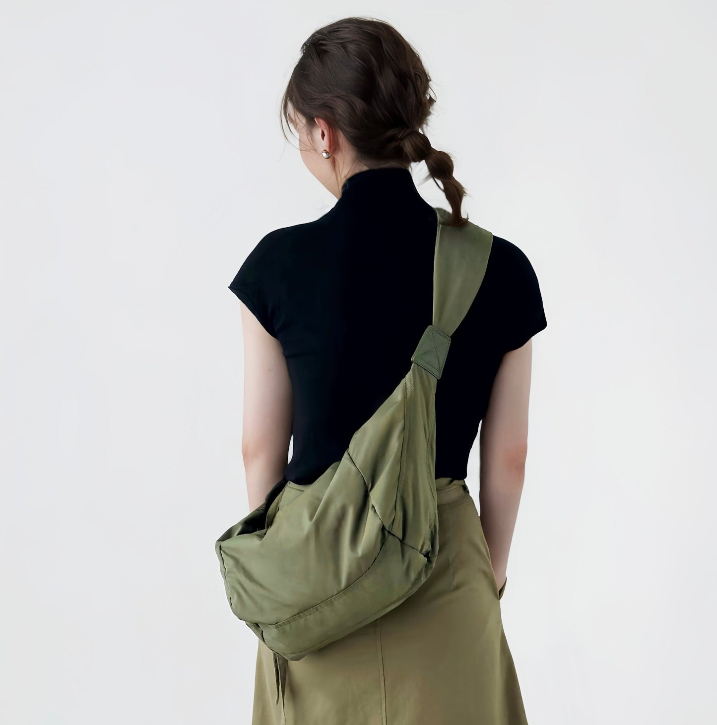 Borsa a mezzaluna elegante in giunco