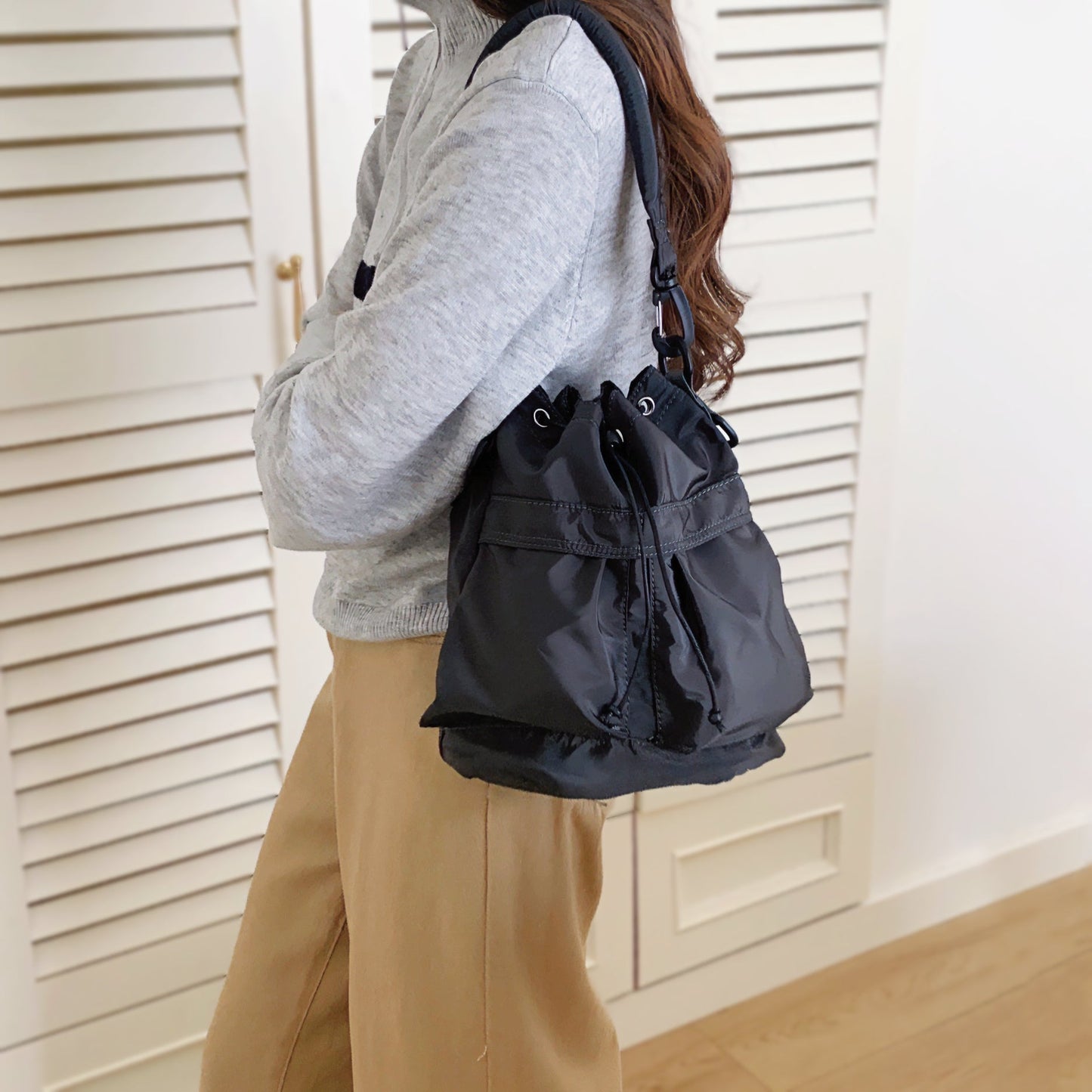 Borsa a secchiello con coulisse in nylon