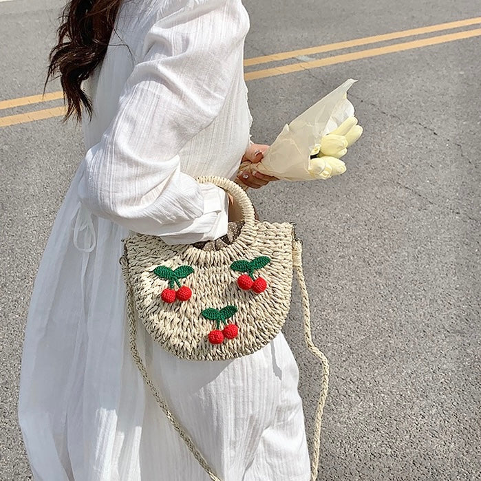 Borsa di paglia in rattan di ciliegio