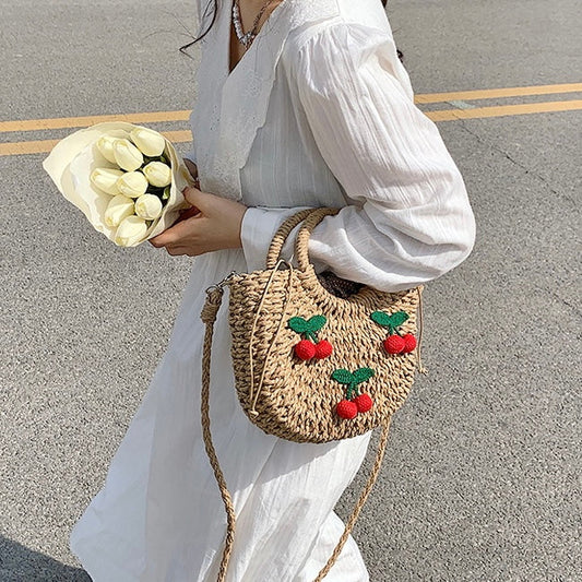 Borsa di paglia in rattan di ciliegio
