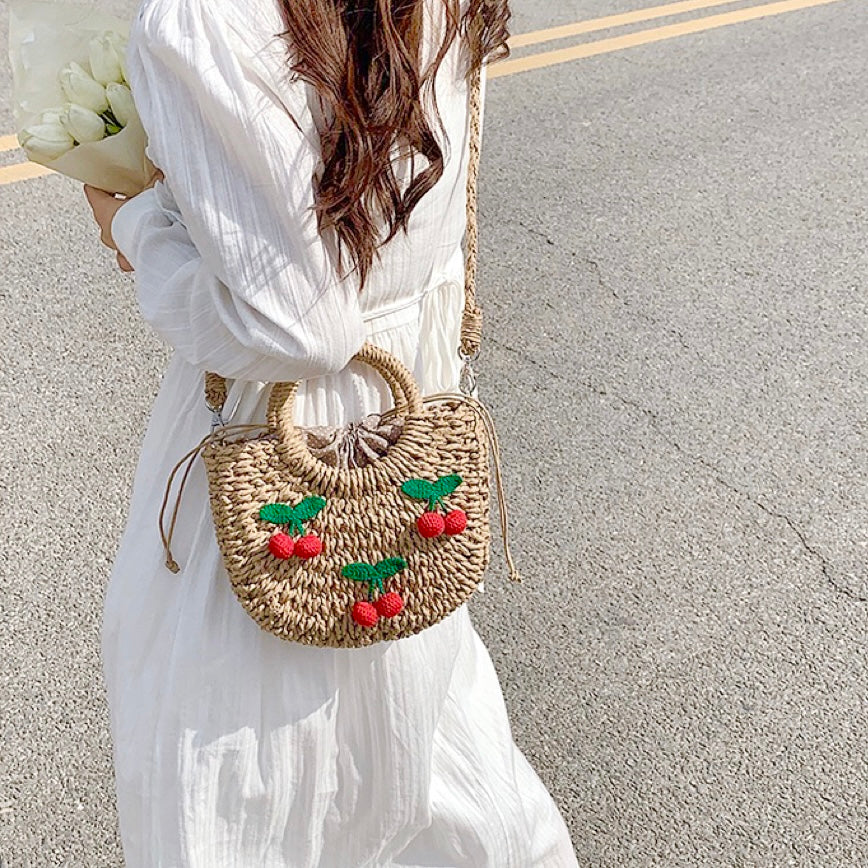Borsa di paglia in rattan di ciliegio