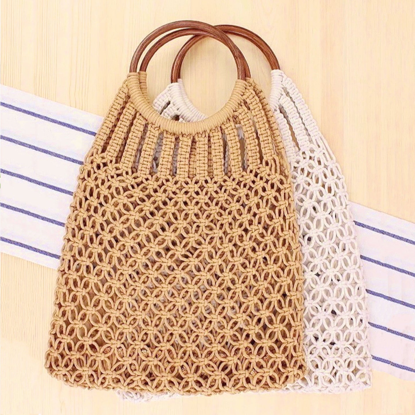 Borsa all'uncinetto con anello in legno
