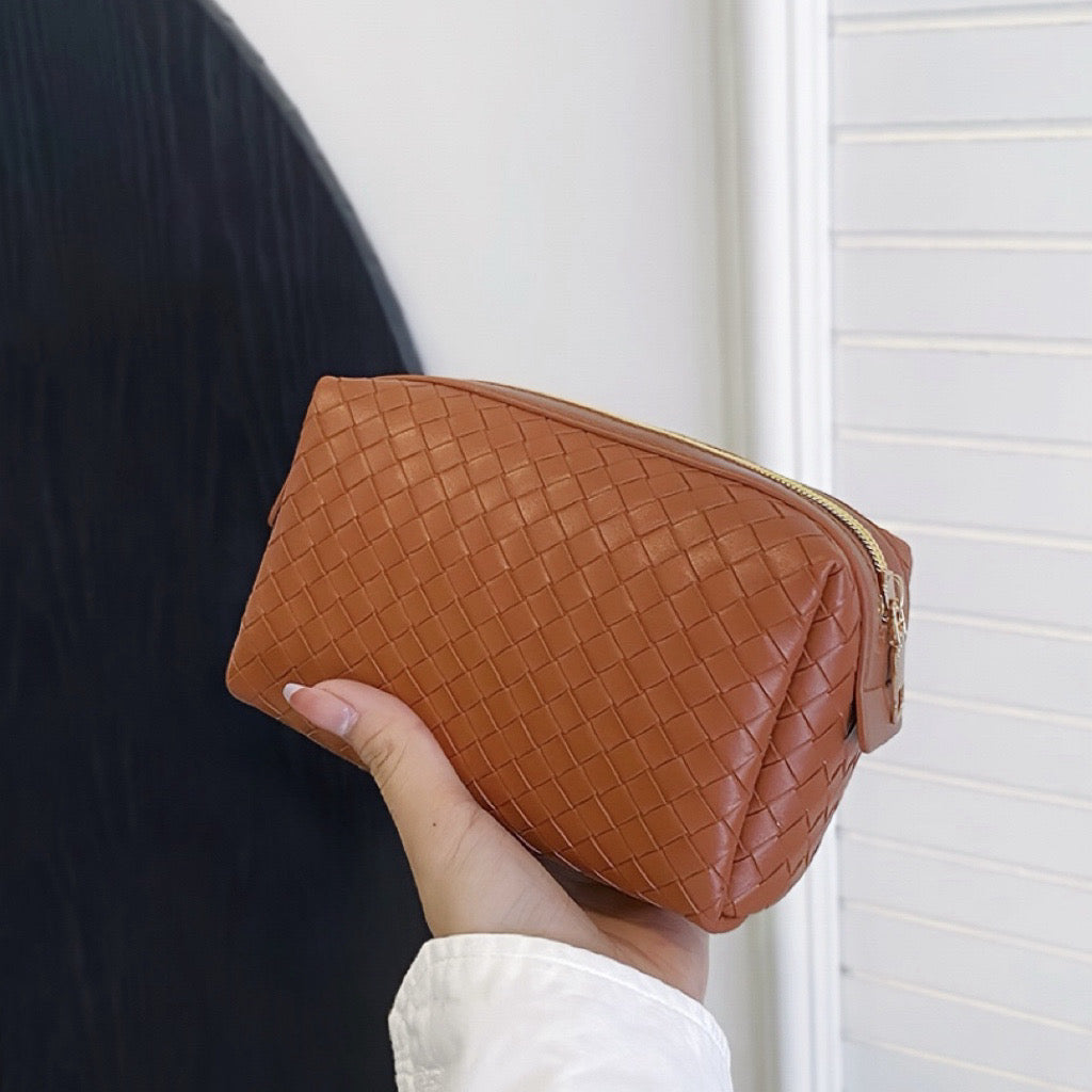Borsa per il trucco in pelle intrecciata 