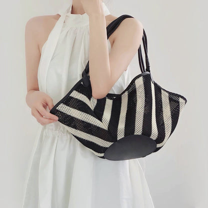 Borsa a cestino a righe bianche e nere
