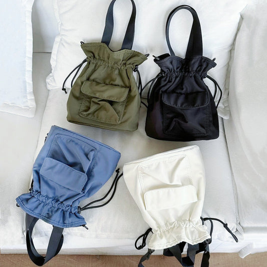 Mini borsa a secchiello con coulisse in nylon