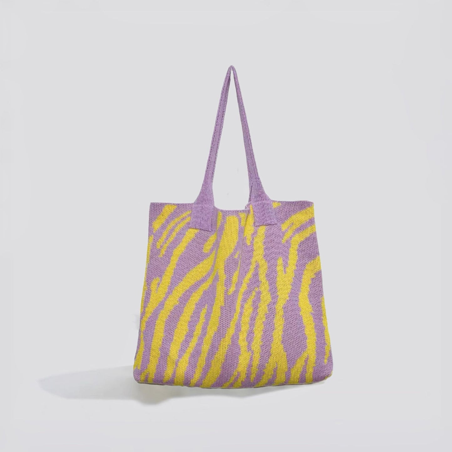Gestrickte Tragetasche mit Zebra-Print