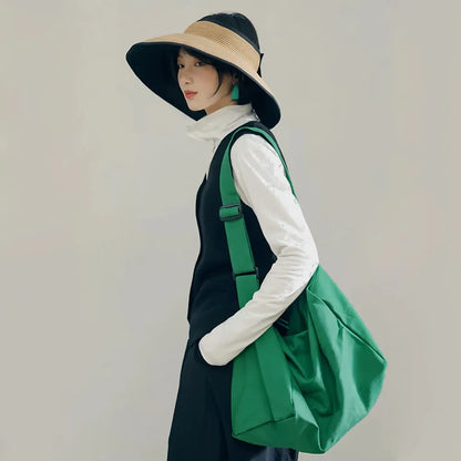 Model carrying a green bag on the shoulder, easy for commuting and weekends.
