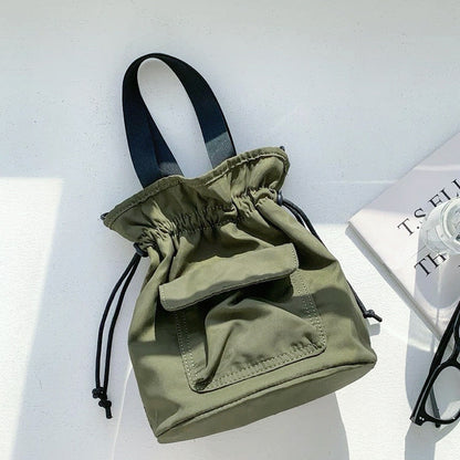 Mini borsa a secchiello con coulisse in nylon