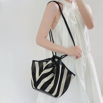 Borsa a cestino a righe bianche e nere