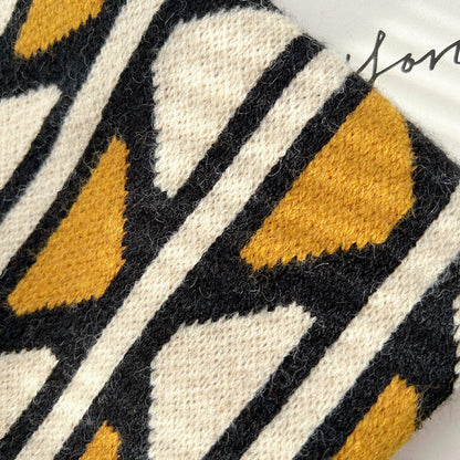 Detail view of Geometric Contrast Color Knitted Tote Bag, showcasing the knitted fabric.