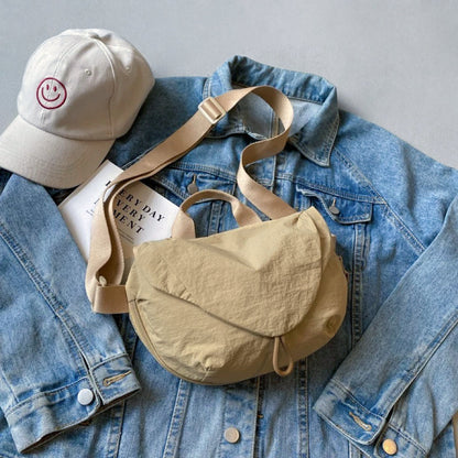 Khaki crinkle bag paired with a baseball cap and denim for a perfect travel kit.