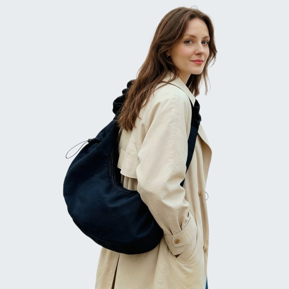 Model carrying a black bag on the shoulder, easy for commuting and weekends.