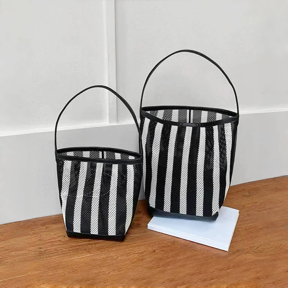 Comparison view of the large and small sizes of the woven raffia bucket bag.
